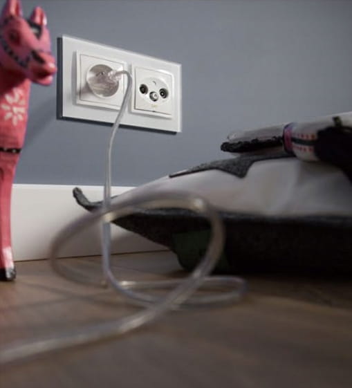 Kontakt Simon 54 Gniazdo podwójne z uziemieniem 250V AC 03